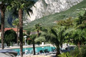 Swimmingpoolen hos eller tæt på Albergo Garnì Villa Moretti