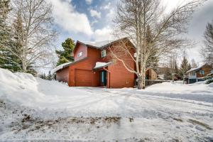 Home with Mtn Views in Frisco Near 3 Ski Resorts! v zimě