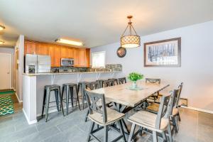 Kuchyň nebo kuchyňský kout v ubytování Home with Mtn Views in Frisco Near 3 Ski Resorts!