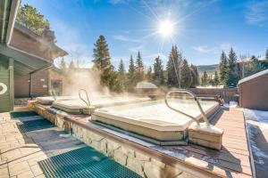 Bazén v ubytování Home with Mtn Views in Frisco Near 3 Ski Resorts! nebo v jeho okolí