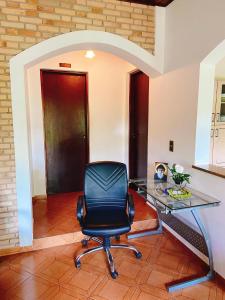 an office with a glass desk and a chair at Sítio Pand'Oro in Atibaia