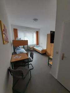 Postel nebo postele na pokoji v ubytování Internationales Gästehaus + 20 fotografií