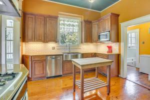 Galeriebild der Unterkunft 1 Mi to Dtwn Meridian Historic Home with Porch! in Meridian + 27 Fotos