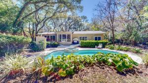 a house with a swimming pool in a yard at 20 Port Tack in Hilton Head Island