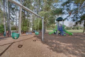 Herní místnost nebo prostor pro děti v ubytování Fire Pit and Pool Access Quiet Holly Springs Home