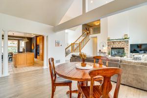 صورة لـ Screened Porch and Fire Pit Spacious Pocono Retreat في Pocono Pines