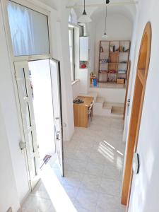 a hallway with a kitchen and a dining room at DOMUS PRINCIPESSA - Chieti in Chieti