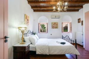 Postel nebo postele na pokoji v ubytování ANTIOPI VILLA + 38 fotografií