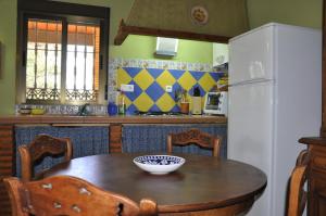 A kitchen or kitchenette at Cortijo Zalamea