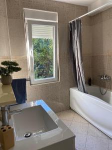 Koupelna v ubytování Apartment Ivanišević 2