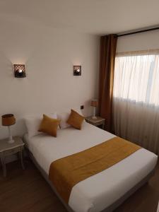 a bedroom with a large white bed and a window at T2 Vue latérale Mer 1 Ligne clim in Canet-en-Roussillon