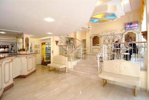 Kuchyň nebo kuchyňský kout v ubytování Hotel Ristorante Commercio