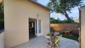 Patio nebo venkovní prostory v ubytování Gîte des Bruyères à Coye-la-Forêt