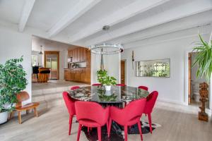 Fotografie z fotogalerie ubytování Walk to Lake Arrowhead Peaceful Mountain Retreat! v destinaci Lake Arrowhead