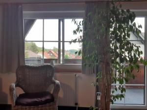 Ein Sitzbereich in der Unterkunft Ferienwohnung für 4 Personen ca 65 m in Walkenried, Harz Unterharz - a82702