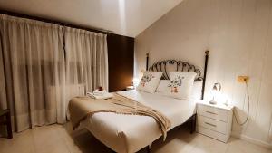 Posteľ alebo postele v izbe v ubytovaní CASA BRAIS habitaciones y buen precio!