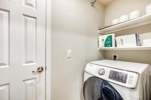 a laundry room with a washer and dryer at San Antonio Condo 10 Mi to Dtwn! in San Antonio