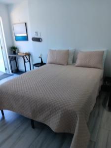 Postel nebo postele na pokoji v ubytování Isla Verde Studio Azul