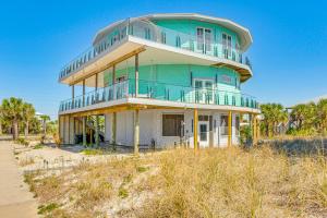 El edificio en el que está la casa vacacional