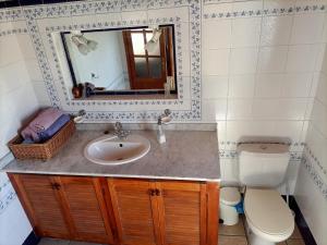 Koupelna v ubytování Spacious bungalow in El Paso for family + 3 fotografie