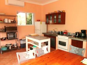 Kuchyň nebo kuchyňský kout v ubytování Casa Gatos Suites