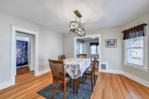 Ảnh trong thư viện ảnh của 1 Mi to Dtwn Binghamton Apt with Covered Balcony! ở Binghamton