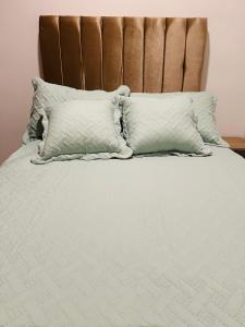 a bed with white sheets and pillows at Apartamento Marbella Piso 28 - Playa in Cartagena de Indias