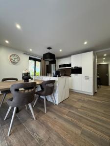 Gallery image of Bel Appartement 4 personnes - Grande Terrasse in Voglans