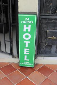 Hotel San Cayetano的证书、奖牌、标识或其他文件