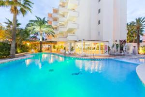 The swimming pool at or close to Cabot Cap de Mar Spa