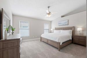 a bedroom with a bed and a ceiling fan at Saltwater Pool and Spa at Home in Bradenton in Bradenton +25 photos
