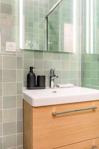 Koupelna v ubytování Plein Centre Enghien Les Bains 10 min de Paris + 9 fotografií