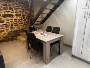 a dining room with a wooden table and chairs at La Casa de los Abuelos in Fermoselle +10 photos