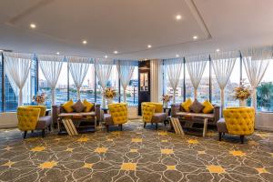 Χώρος καθιστικού στο Abha Gardn Millennium Hotel