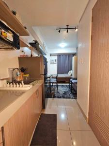 Kuchyň nebo kuchyňský kout v ubytování 642 - Quiet & secured condo in Cavite with HI speed WIFI