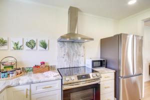 Gallery image of Colorful and Retro Perkinston Cottage with Yard! in Wiggins