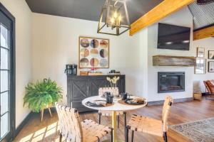 Gallery image of All About the Buzz Cottage with Patio and Yard! in Wiggins