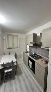 Η κουζίνα ή μικρή κουζίνα στο Nicholas Home