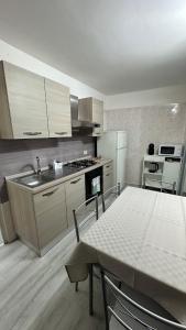 Η κουζίνα ή μικρή κουζίνα στο Nicholas Home +7 φωτογραφίες