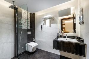 Kylpyhuone majoituspaikassa Ahad Rafidah Garden Millennium Hotel