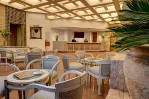 Um restaurante ou outro lugar para comer em Hotel Royal Reforma