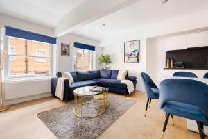 Гостиная зона в Luxury 3 Bedroom Apartment in Marylebone