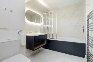 Ванная комната в Luxury 3 Bedroom Apartment in Marylebone