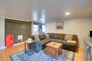 Gallery image of Ocean-Themed Westport Home Bike to Ocean! in Westport