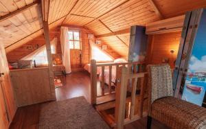 Ruang duduk di Cabaña 45 by Villamya