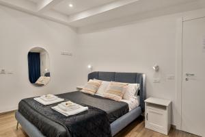 a bedroom with a bed with two towels on it at Cinque Terre Memory Affittacamere in La Spezia