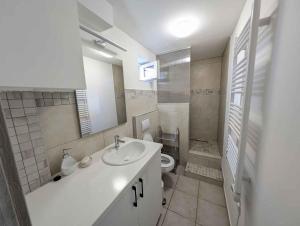 Ένα μπάνιο στο Apartment in Zamardi - Balaton 53839 +24 φωτογραφίες