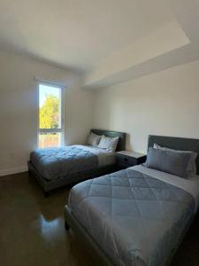 a bedroom with two beds and a window at A-Class Highland 2 Bed Apt in Hollywood CA with FREE PARKING in Los Angeles +14 photos
