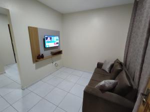 Μια τηλεόραση ή/και κέντρο ψυχαγωγίας στο Excelente Apartamento