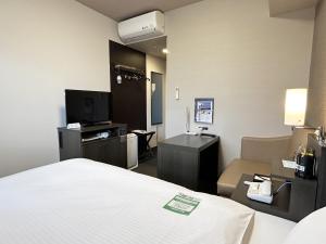 Postel nebo postele na pokoji v ubytování Hotel Route-Inn Sabae -Kokudou 8 Gou- + 32 fotografií